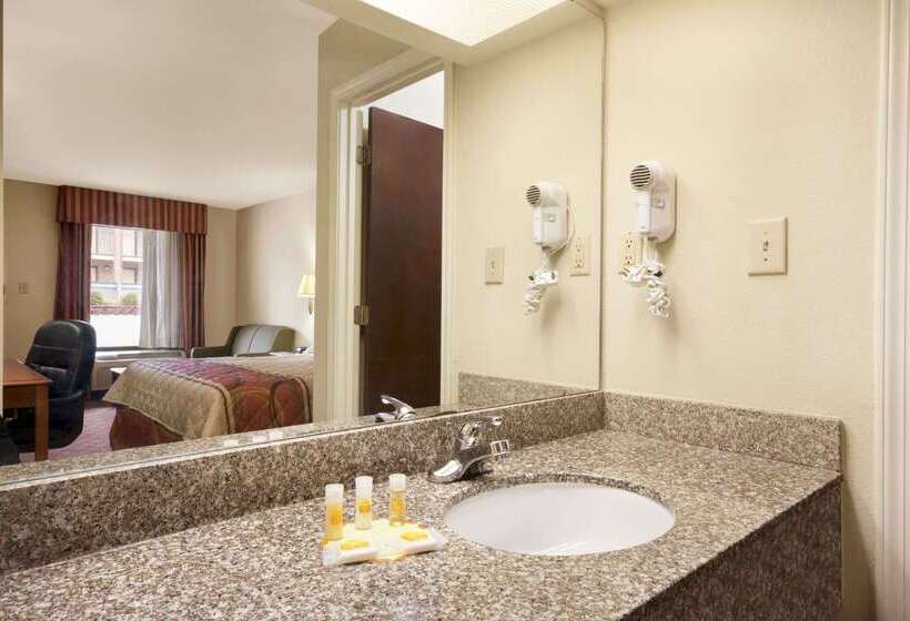 호텔 Days Inn By Wyndham Weldon Roanoke Rapids