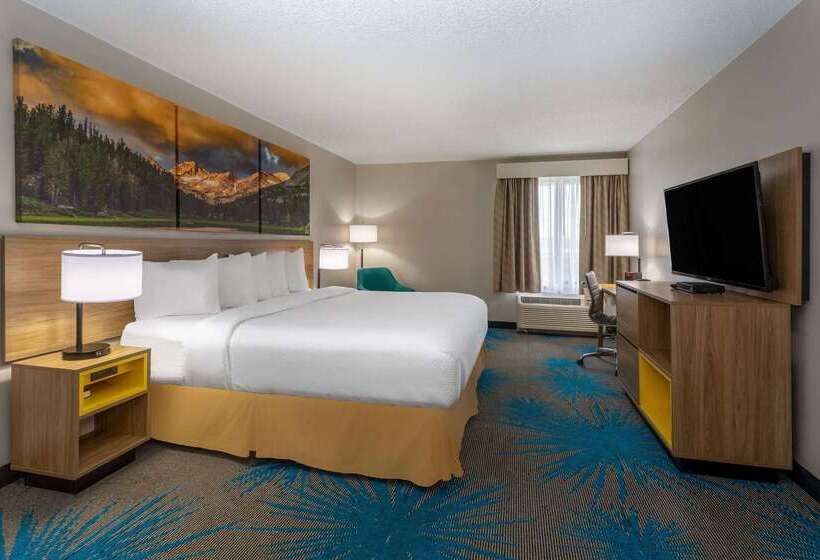 هتل Days Inn & Suites By Wyndham Denver International Airport