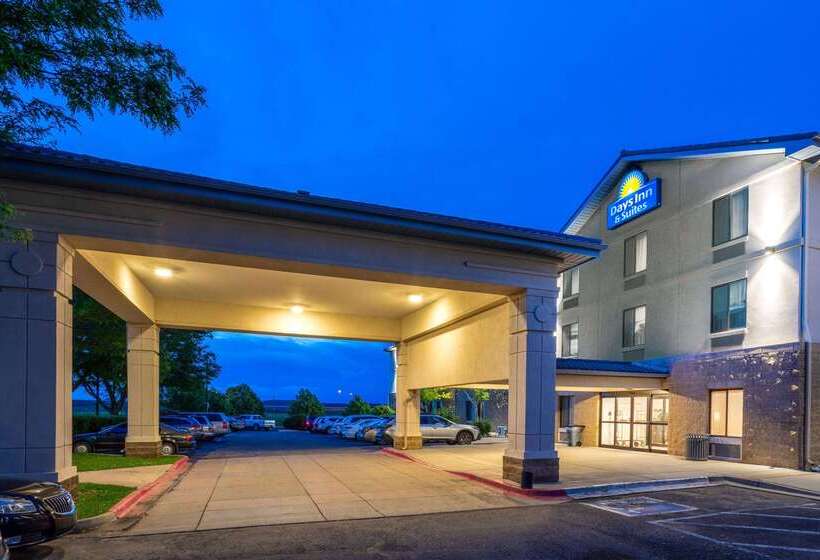 هتل Days Inn & Suites By Wyndham Denver International Airport