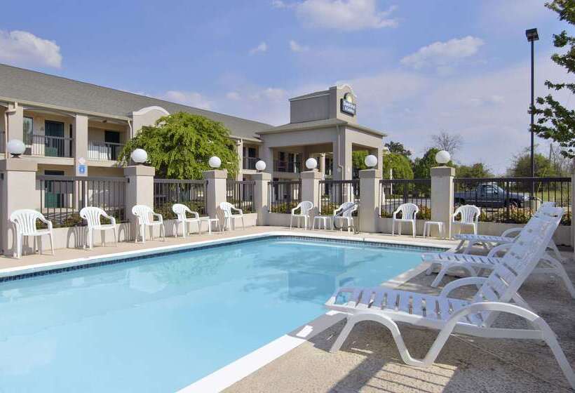 فندق Days Inn & Suites By Wyndham Fort Valley