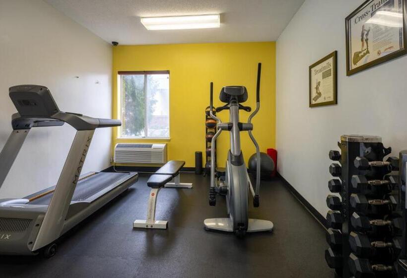 هتل Days Inn & Suites By Wyndham Madison