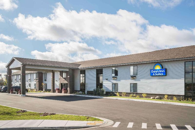 هتل Days Inn & Suites By Wyndham Wausau