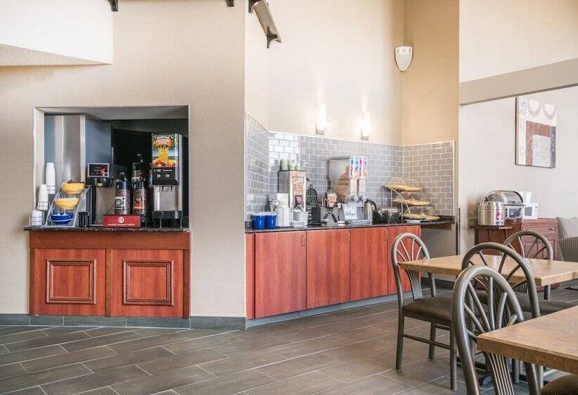هتل Days Inn & Suites By Wyndham Wausau