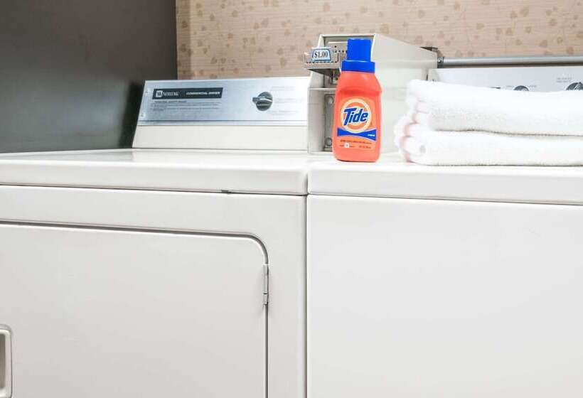 هتل Days Inn & Suites By Wyndham Wausau