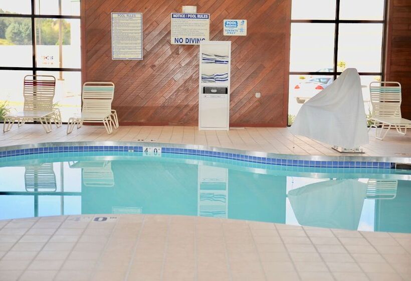 هتل Days Inn & Suites By Wyndham Wausau