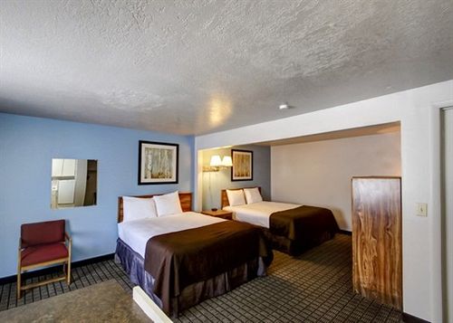 فندق Econo Lodge Inn & Suites