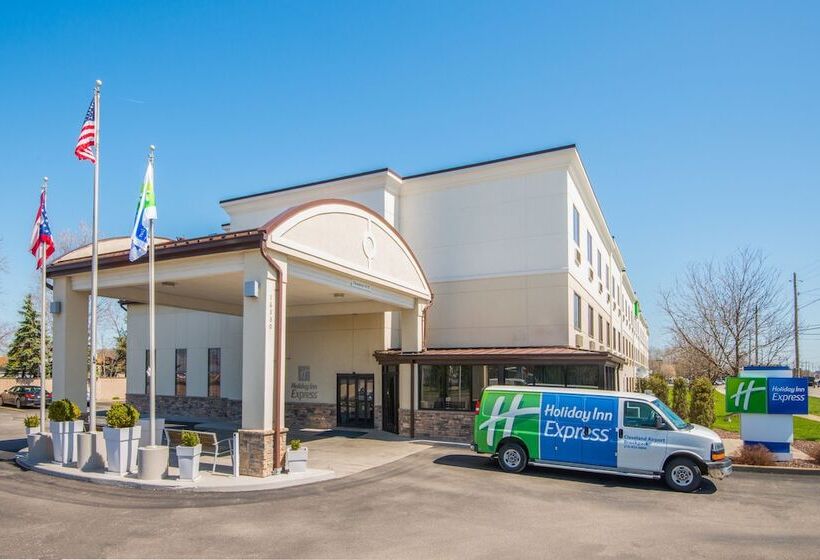 בית מלון כפרי Holiday Inn Express Cleveland Airport   Brook Park, An Ihg