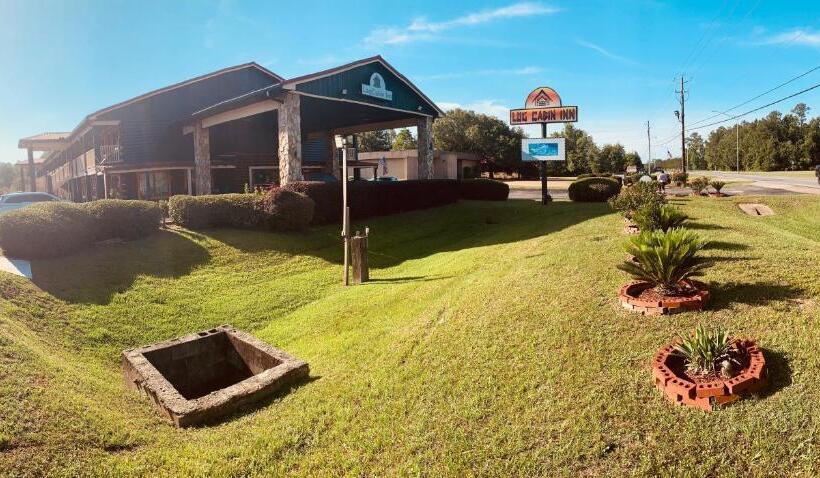فندق Log Cabin Inn
