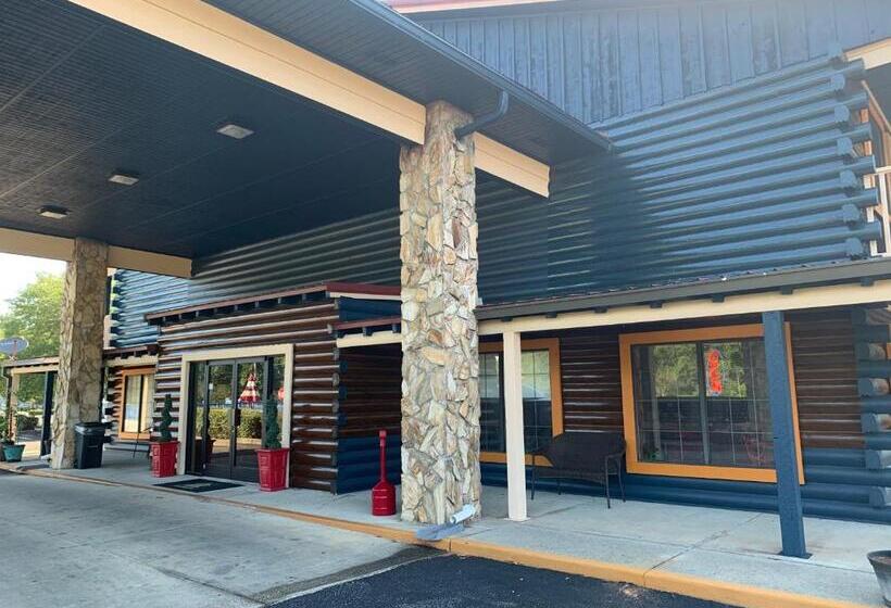 فندق Log Cabin Inn