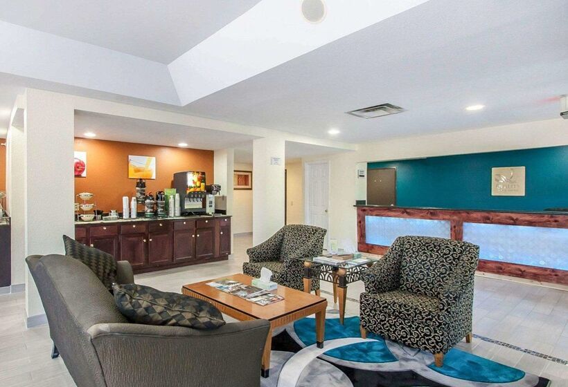 בית מלון כפרי Econo Lodge Inn & Suites