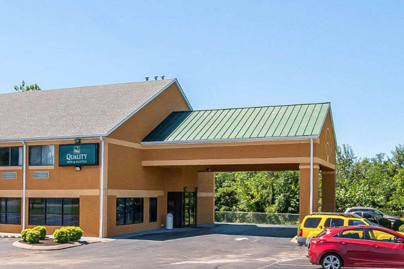 בית מלון כפרי Econo Lodge Inn & Suites