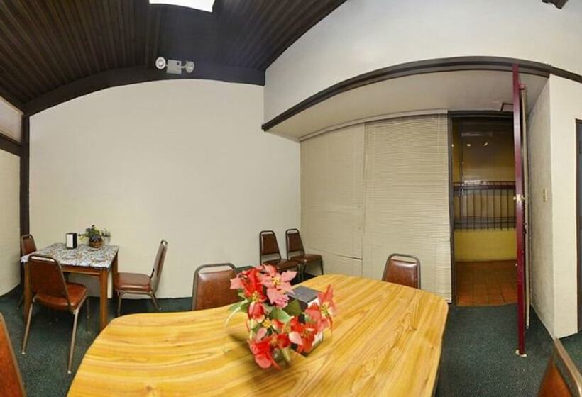 בית מלון כפרי Stay Express Inn Athens