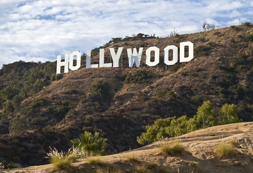 هتل Studio City Court Yard