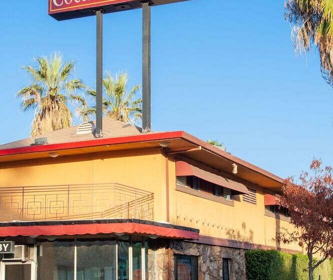 هتل Studio City Court Yard