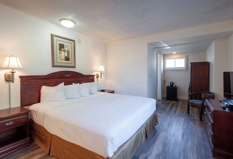 هتل Studio City Court Yard