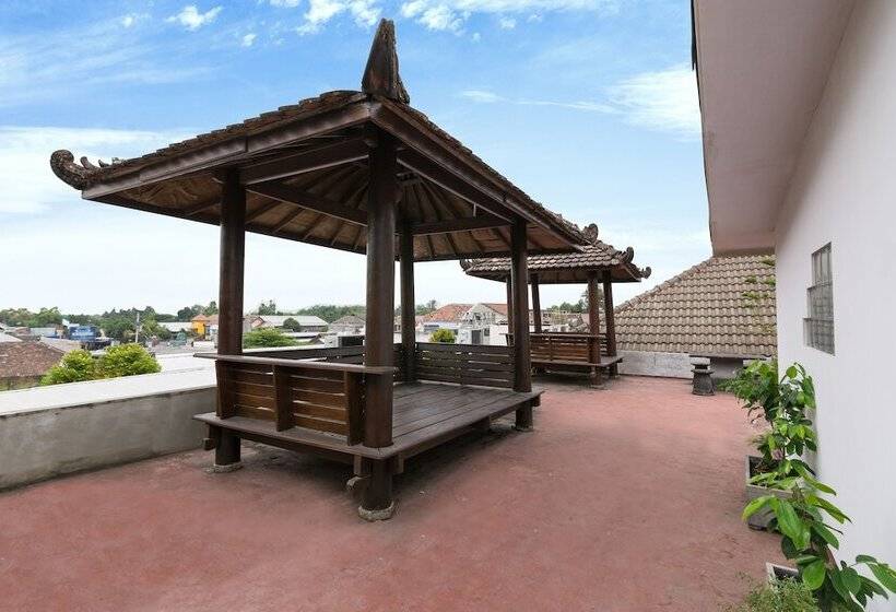 هتل Penginapan Rb Syariah By Oyo Rooms