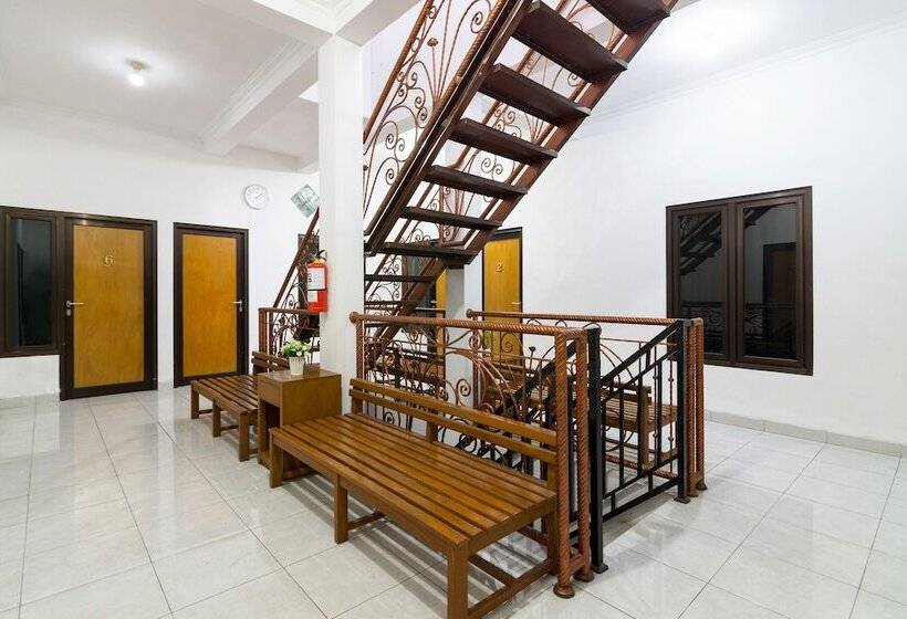 هتل Penginapan Rb Syariah By Oyo Rooms