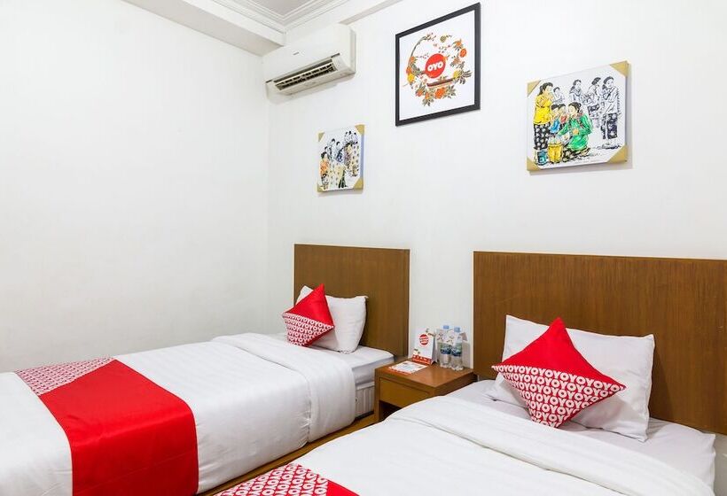 هتل Penginapan Rb Syariah By Oyo Rooms