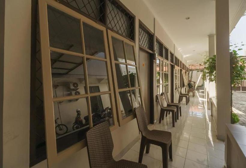 پانسیون Reddoorz@ Cangkring Street Cirebon