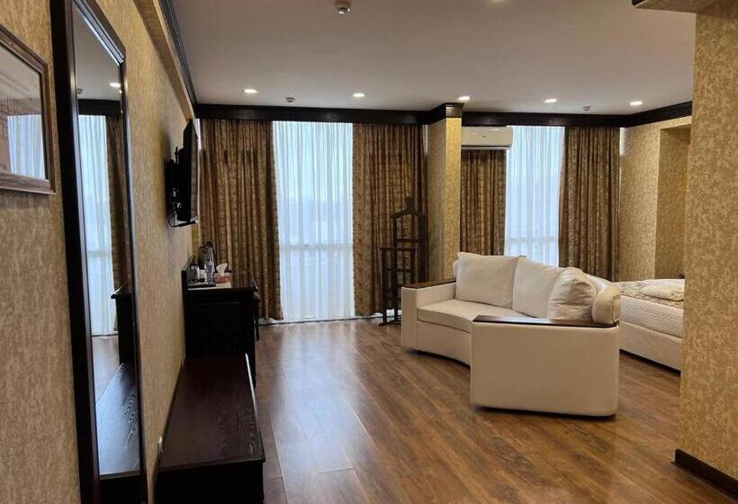 فندق Orient Star Varahsha