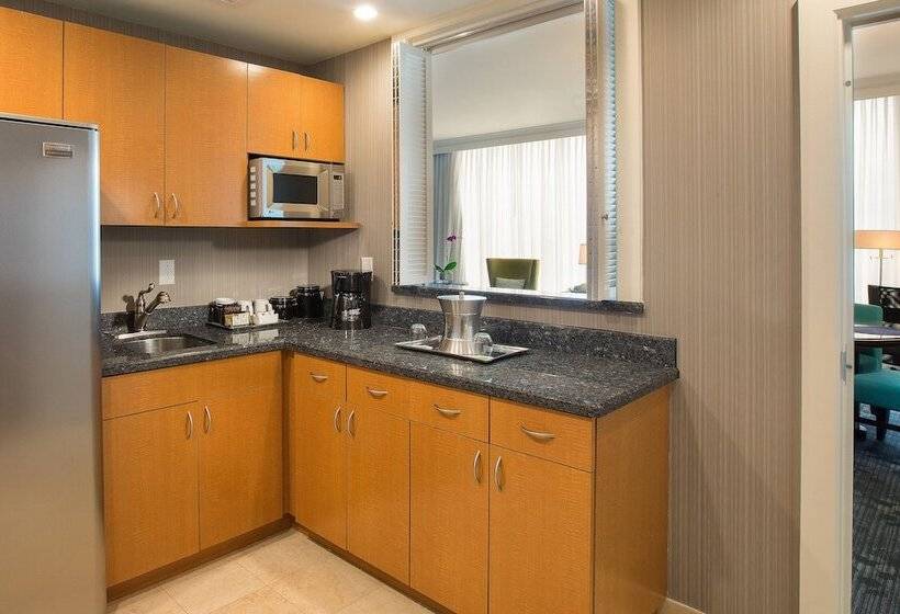 هتل Courtyard by Marriott Fort Lauderdale Beach