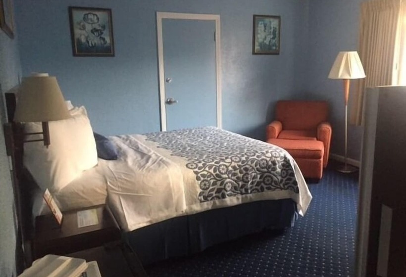 هتل Days Inn By Wyndham Cleveland Lakewood