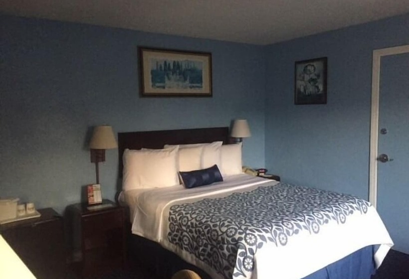 هتل Days Inn By Wyndham Cleveland Lakewood