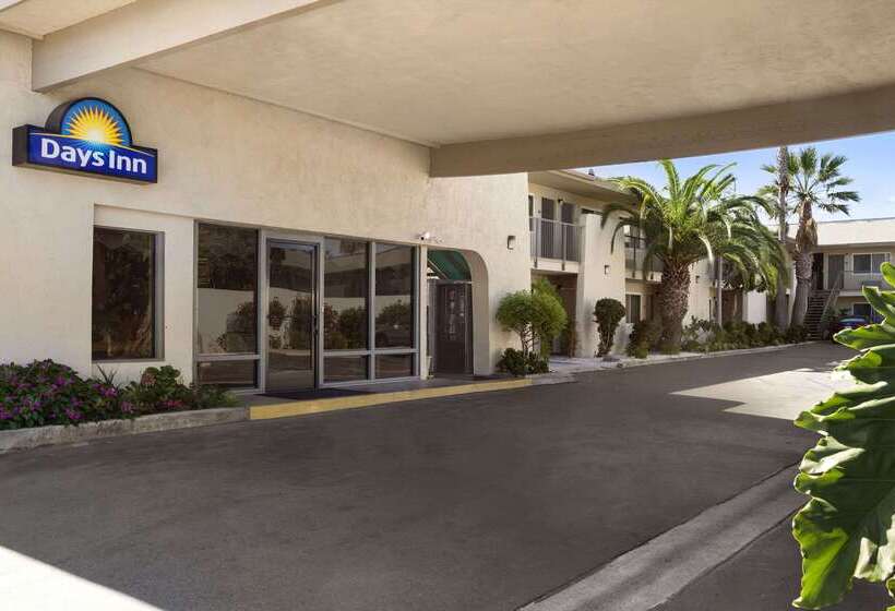 هتل Days Inn By Wyndham Oceanside