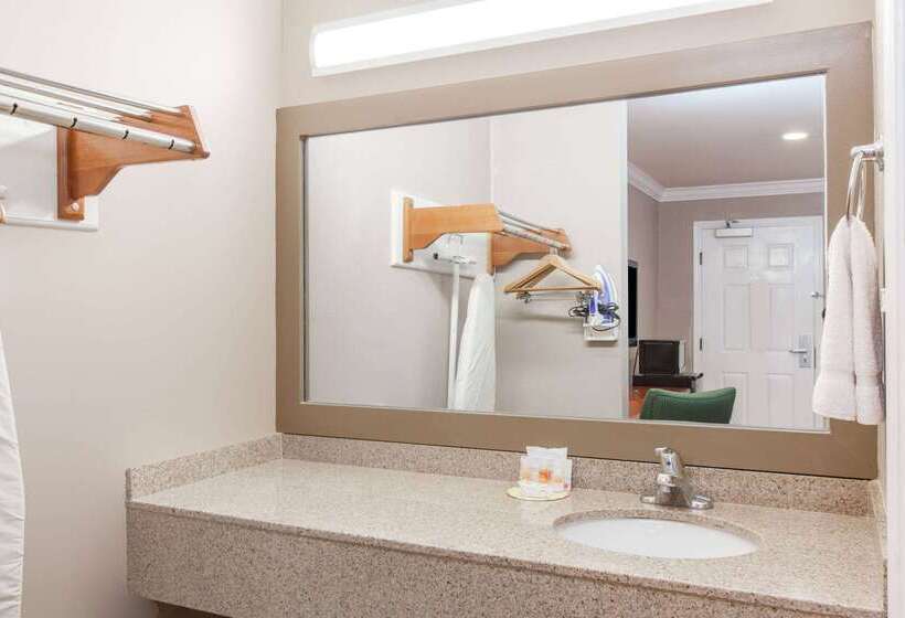 בית מלון כפרי Days Inn By Wyndham San Francisco S/oyster Point Airport