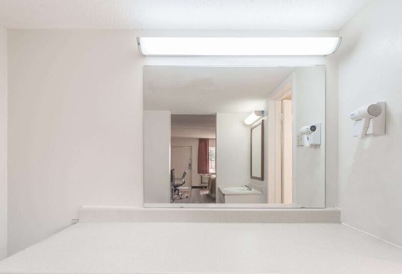 هتل Days Inn By Wyndham South Fort Worth