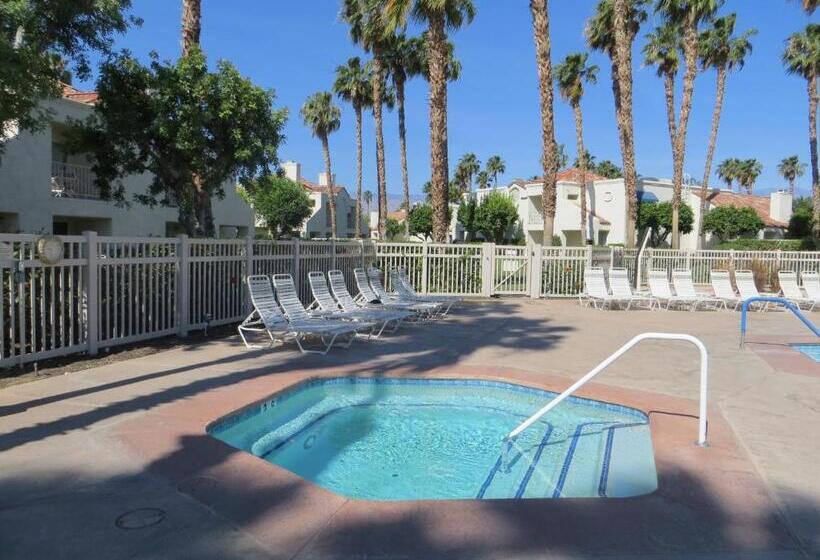 בית מלון כפרי Desert Breezes Resort