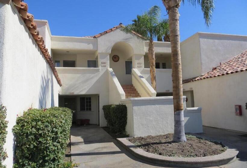 בית מלון כפרי Desert Breezes Resort