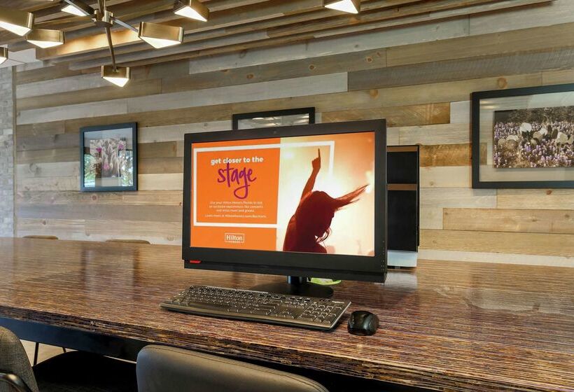 Отель Doubletree By Hilton Austin University Area