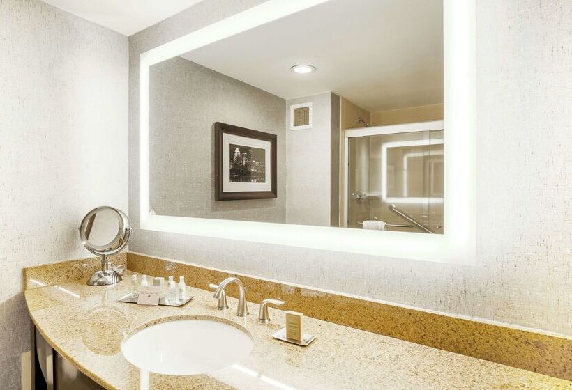 Отель Doubletree By Hilton Austin University Area