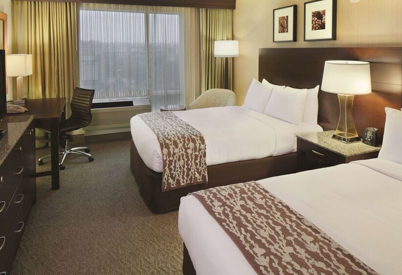 Doubletree By Hilton Hotel Boston Bayside