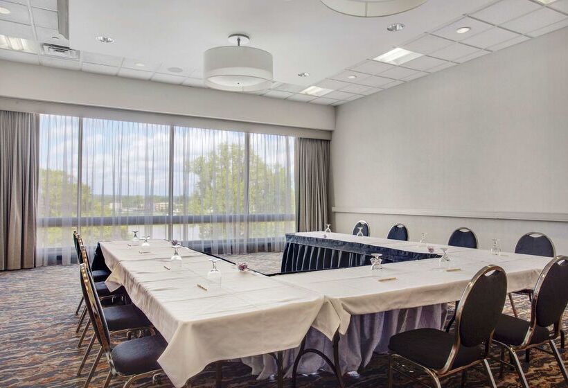 فندق Doubletree By Hilton Little Rock