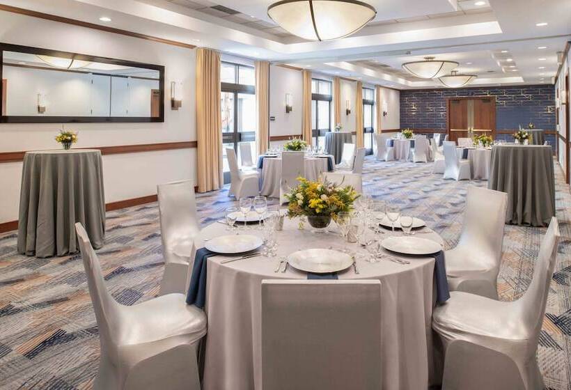 هتل Doubletree By Hilton  San Francisco Airport