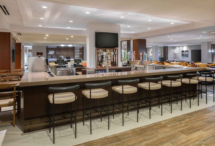 هتل Doubletree By Hilton  San Francisco Airport