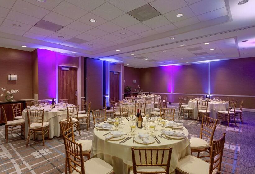 Doubletree Suites By Hilton Hotel Boston   Cambridge