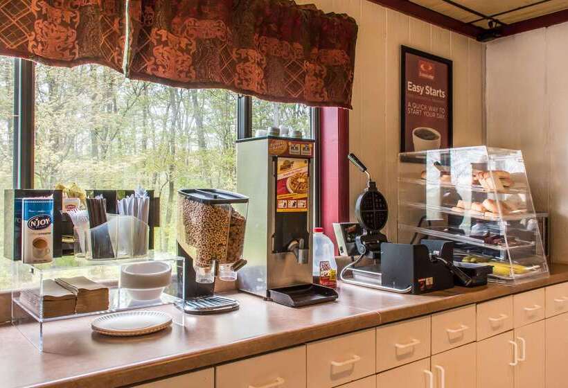 ホテル Econo Lodge Inn & Suites Lake Harmony   Pocono Mountains Area