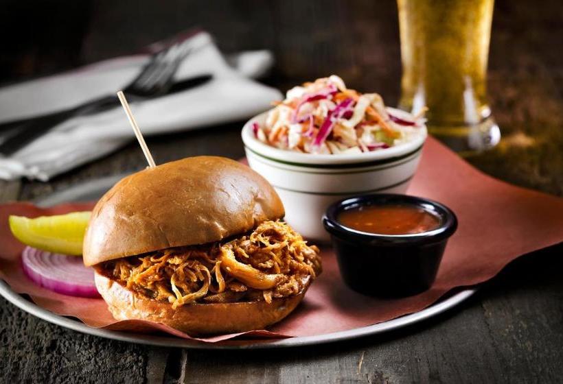 בית מלון כפרי Four Points By Sheraton Houston Greenway Plaza