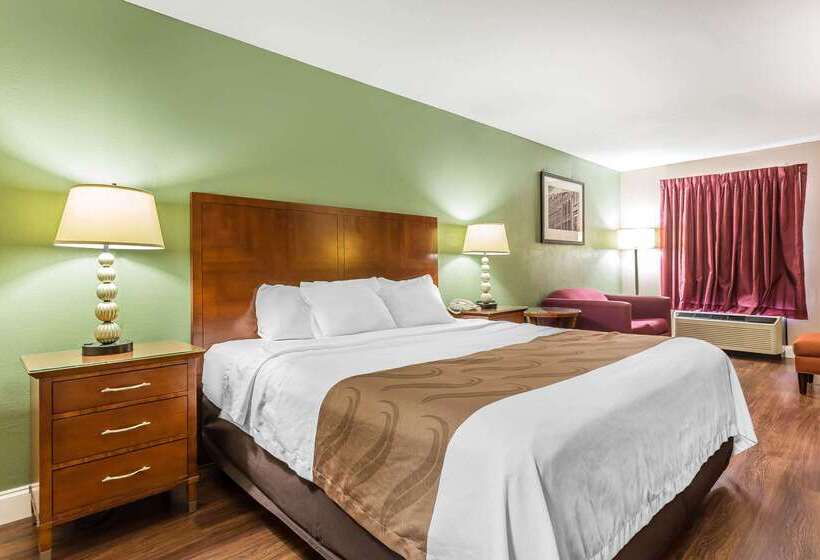هتل Quality Inn & Suites Near Robins Air Force Base