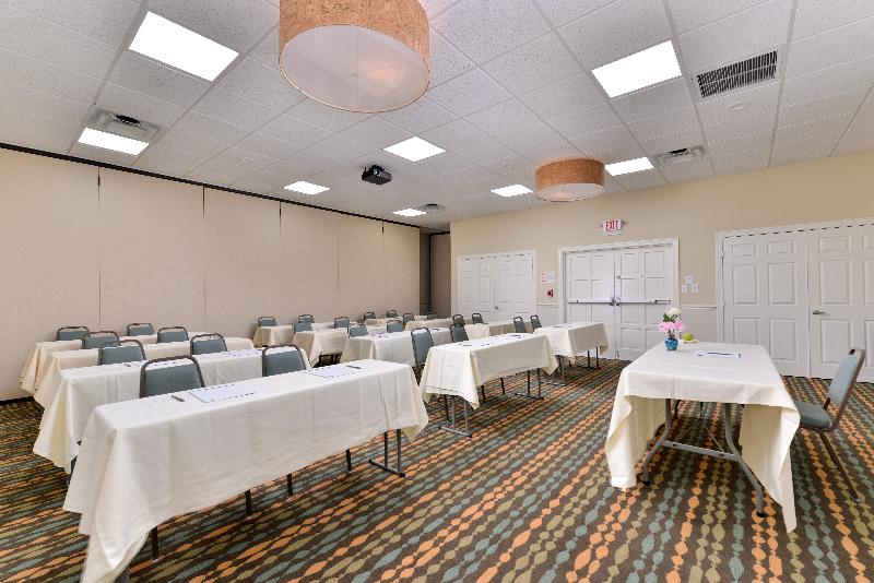 בית מלון כפרי Red Roof Inn Plus & Suites Tampa