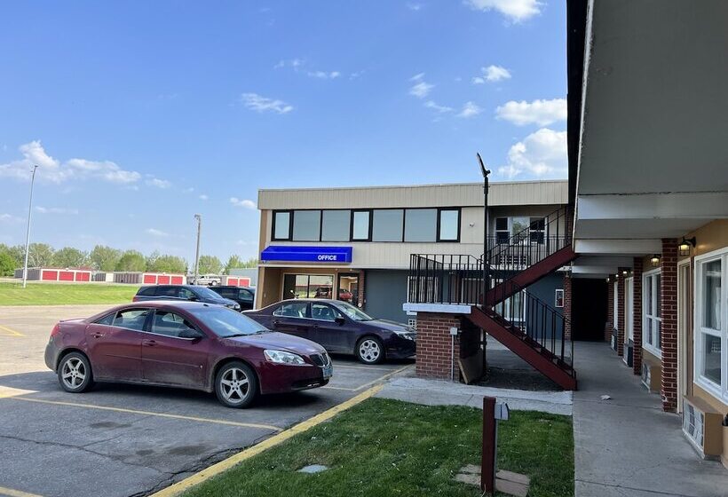 فندق Devils Lake Inn