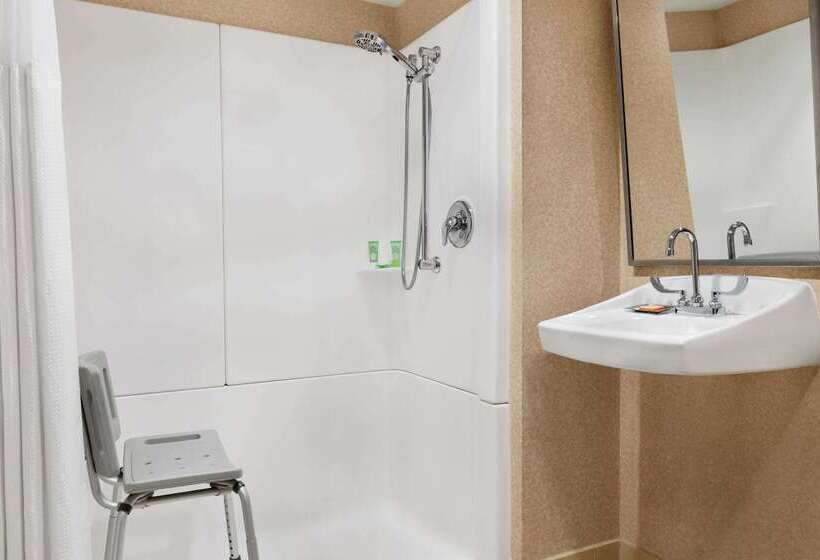 هتل Wyndham Garden At Niagara Falls