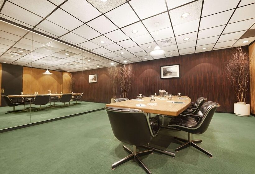 هتل Wyndham Garden At Niagara Falls