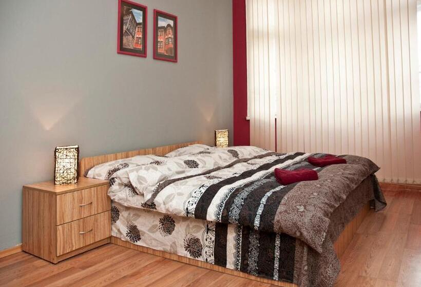 Hostel Mostel Hub Rooms And Apartments