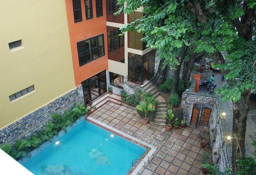 منتجع Corbett Kingdom