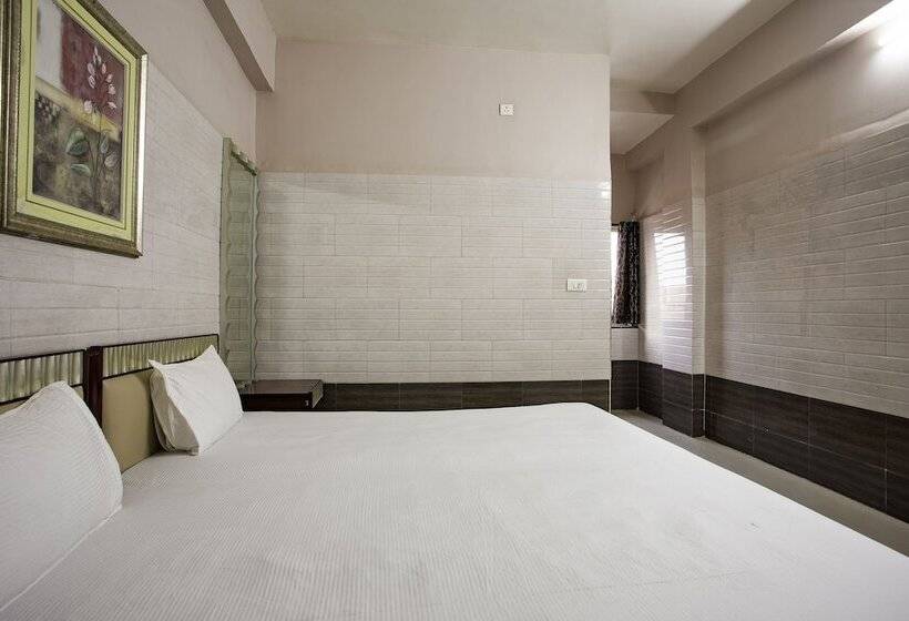 호텔 Spot On 23725 Jay Shanti Palace