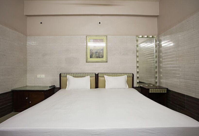 호텔 Spot On 23725 Jay Shanti Palace